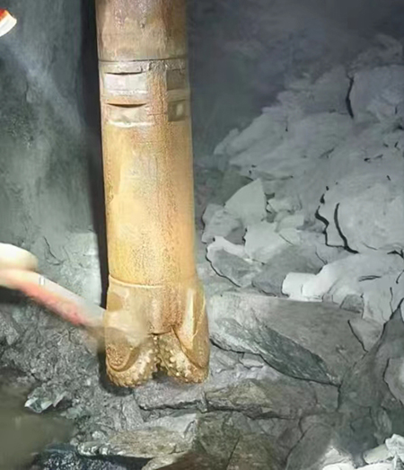 如何解決天井鉆機(jī)施工中坍孔問題？