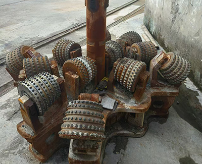 直徑3米、深208米通風井完美貫通 直徑3米、深208米通風井完美貫通